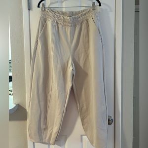 NWOT Barrel leg Pants